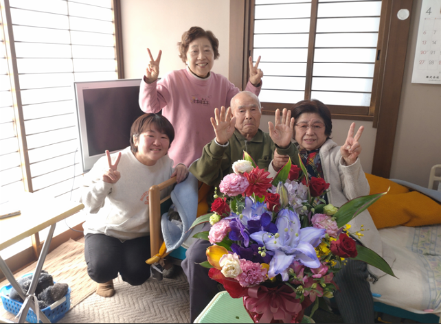 100歳のお祝いに、家族・親戚が大集合!